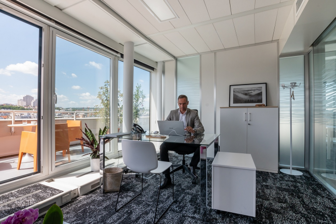 Bureau de direction très lumineux