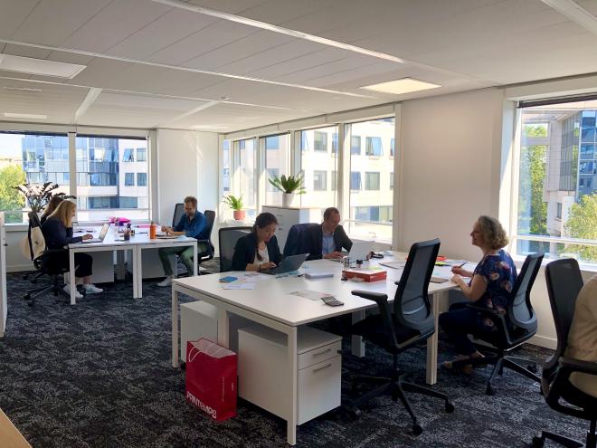 Bureau humain lumineux